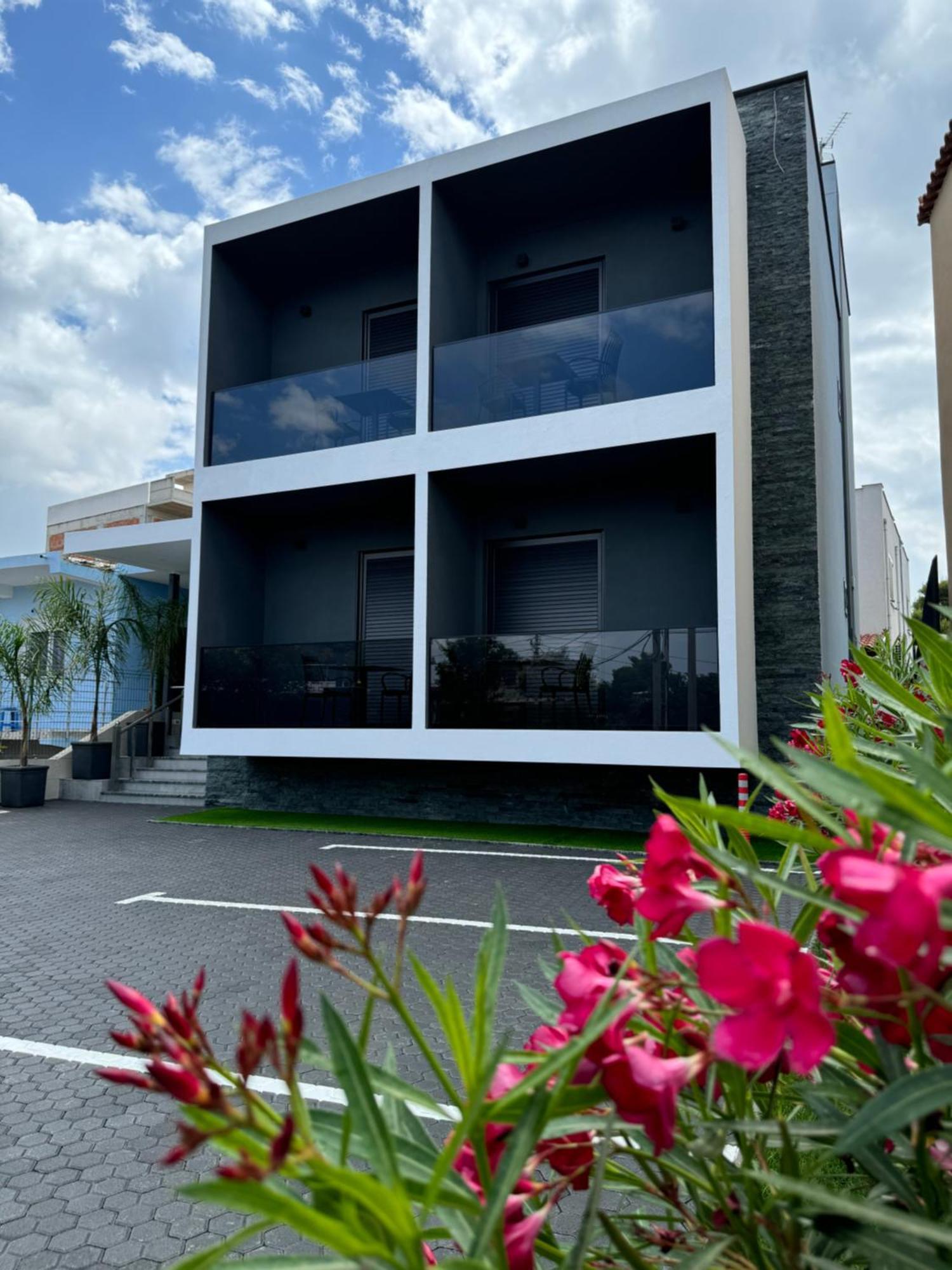 Kevin'S Aparthotel Vlorë 외부 사진