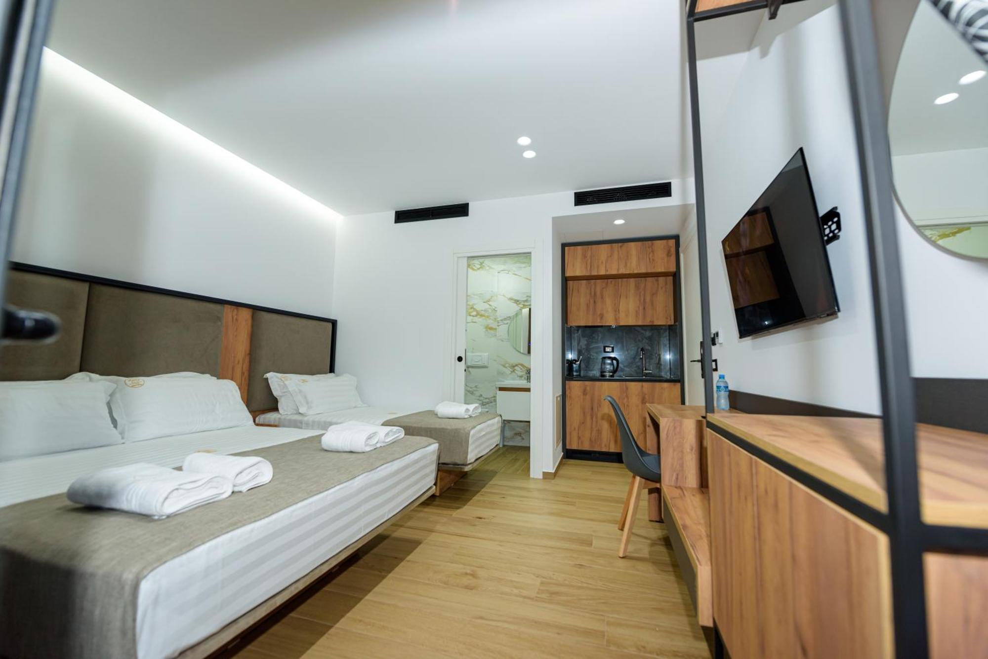 Kevin'S Aparthotel Vlorë 외부 사진