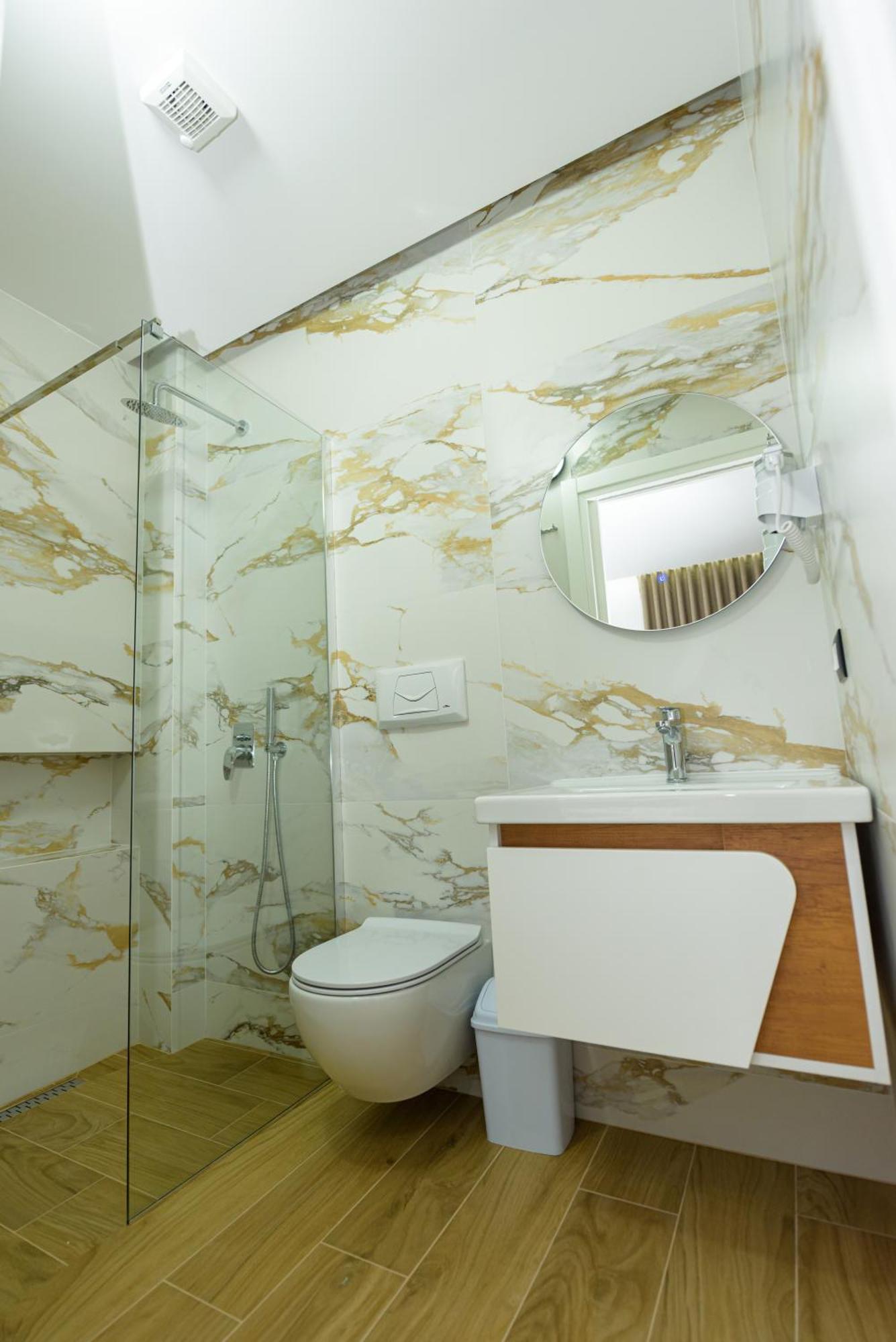 Kevin'S Aparthotel Vlorë 외부 사진