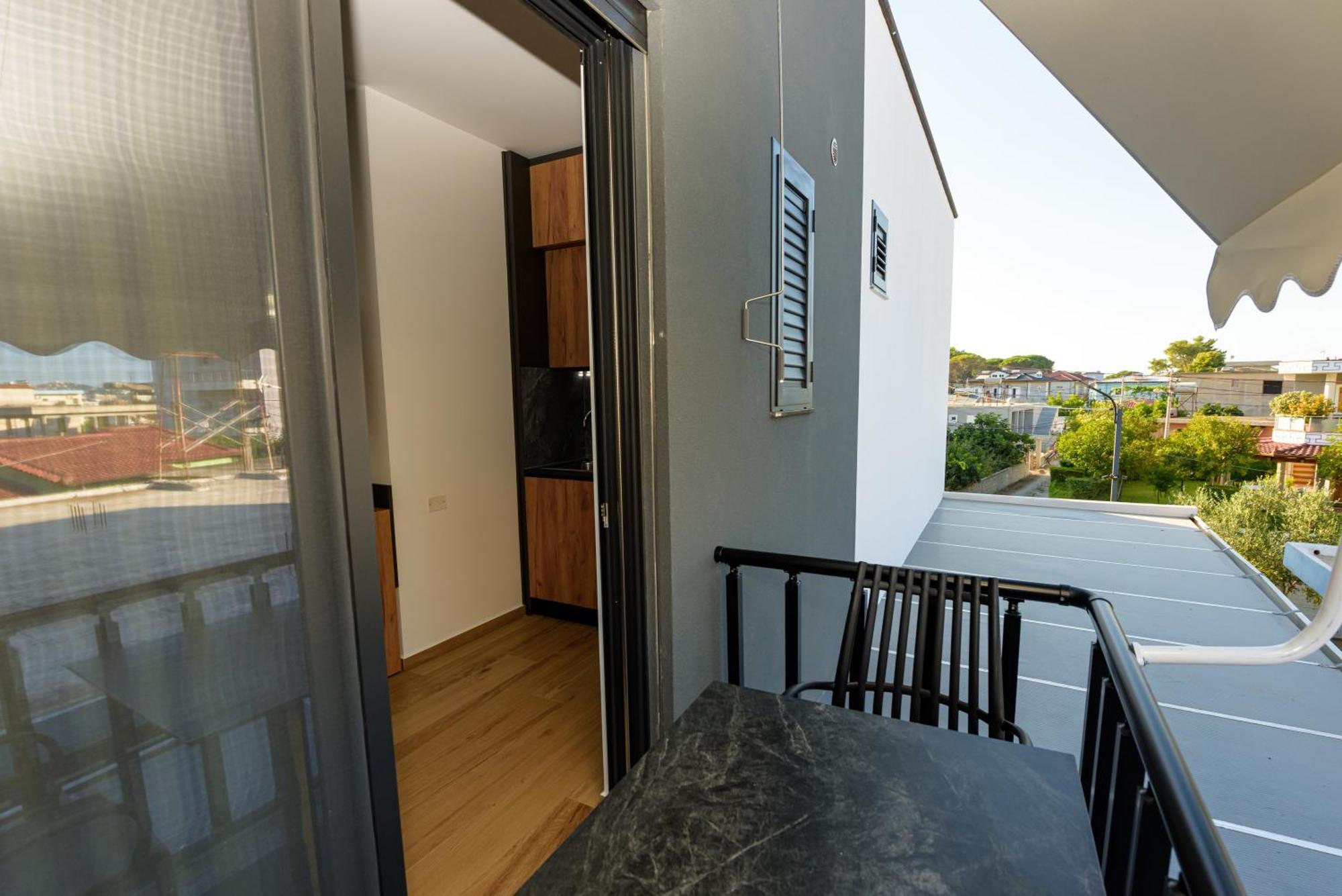 Kevin'S Aparthotel Vlorë 외부 사진