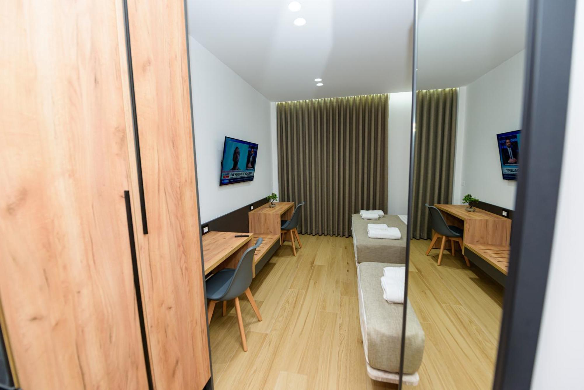 Kevin'S Aparthotel Vlorë 외부 사진