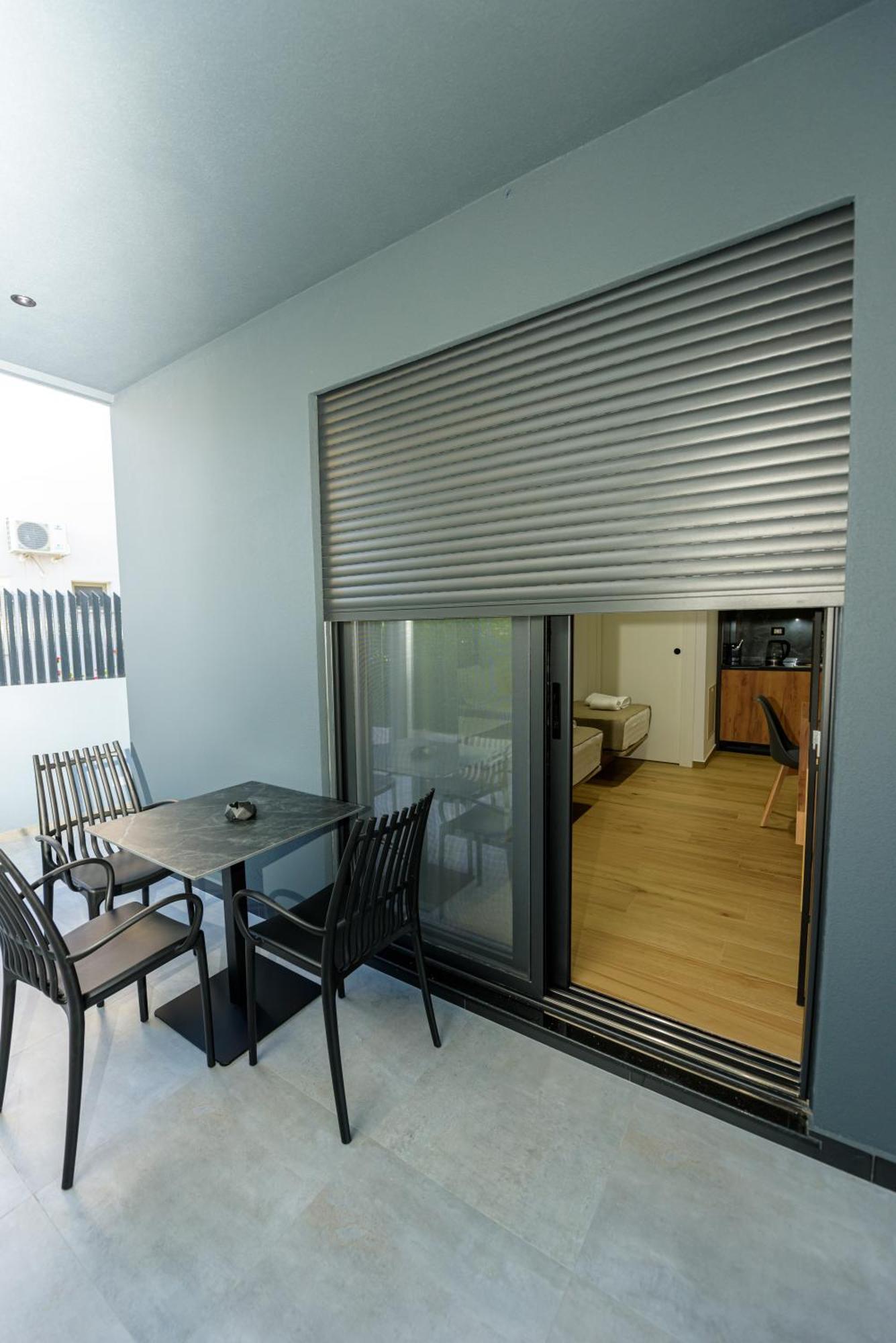 Kevin'S Aparthotel Vlorë 외부 사진