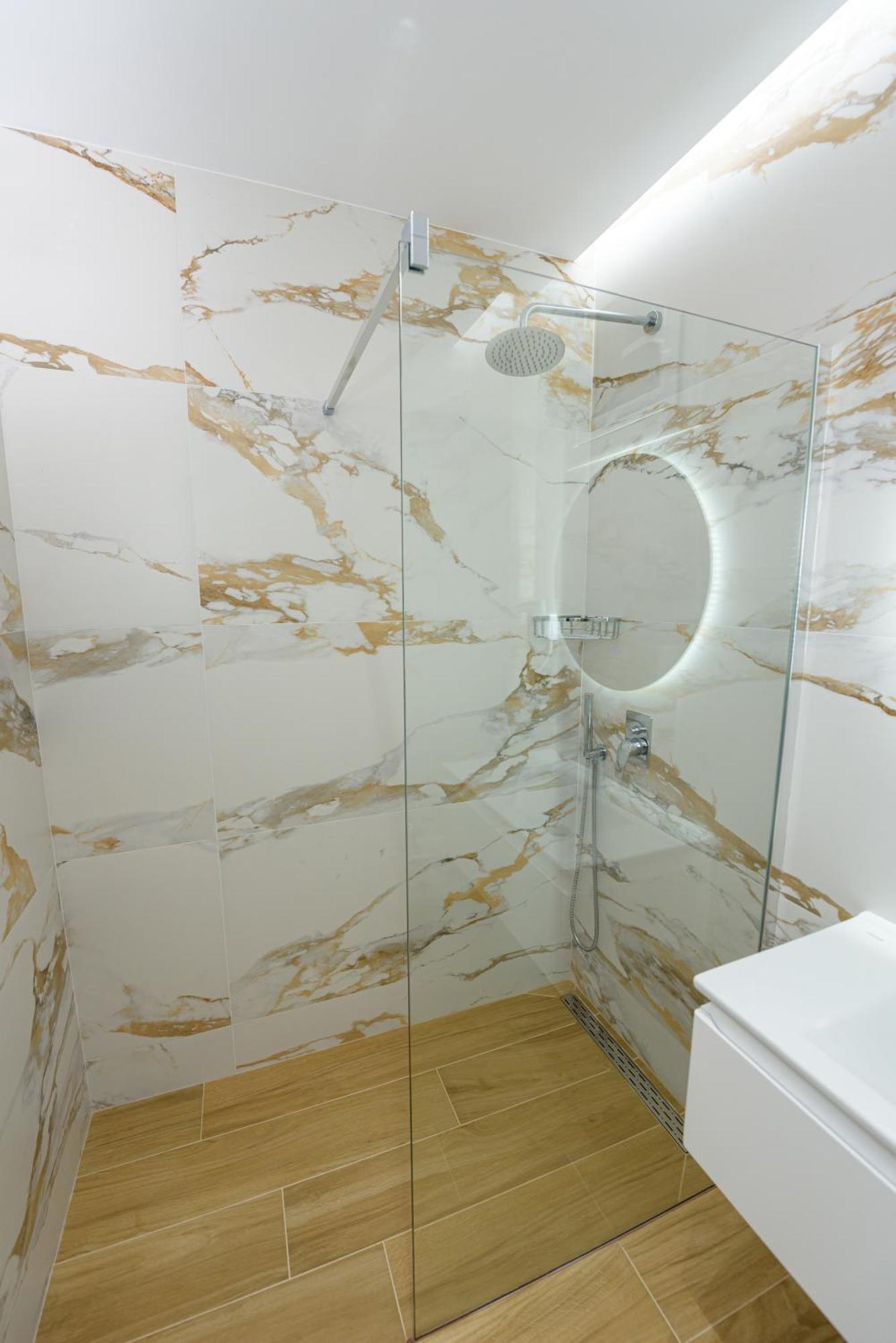 Kevin'S Aparthotel Vlorë 외부 사진